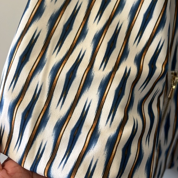 Chico’s Zenergy Ikat Jacket White Blue 3/4 Sleeve lightweight Jacket Sz 4/6 - Picture 5 of 14
